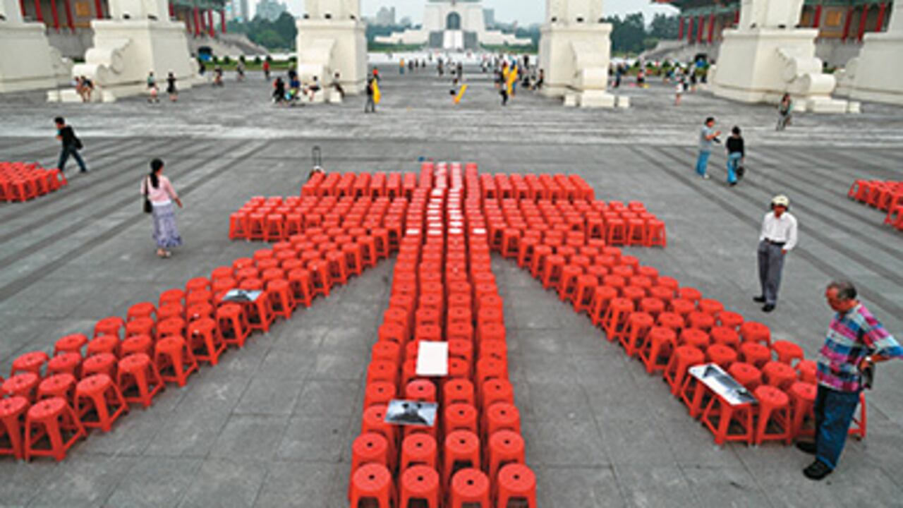 El carácter Wei, una protesta de Ai Weiwei en la plaza Chiang Kai-Shek.