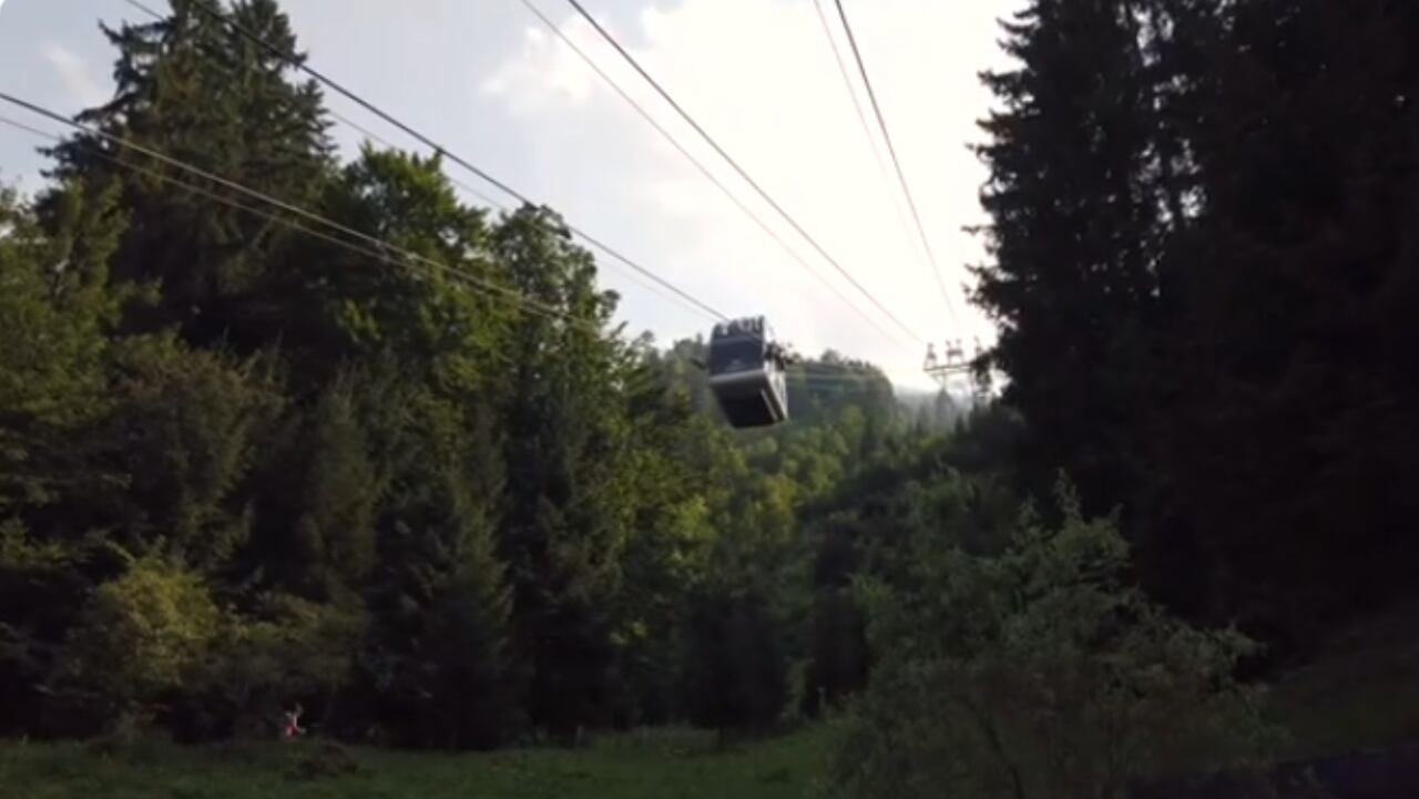 El primer teleférico descapotable del mundo, conocido como Cabrio-Bahn, permite unir las localidades de Stans y Stanserhorn.