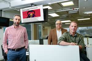 Roberto Deniz
Ewald Scharfenberg
Joseph Poliszuk
periodistas de investigación del medio digital venezolano Armando.info que se alzó con la mención especial del premio María Moors Cabot, el galardón más antiguo de la prensa internacional, promovido por la Escuela de Periodismo de la Universidad de Columbia.
Bogota julio 12 2019
Foto Guillermo Torres Reina / Semana