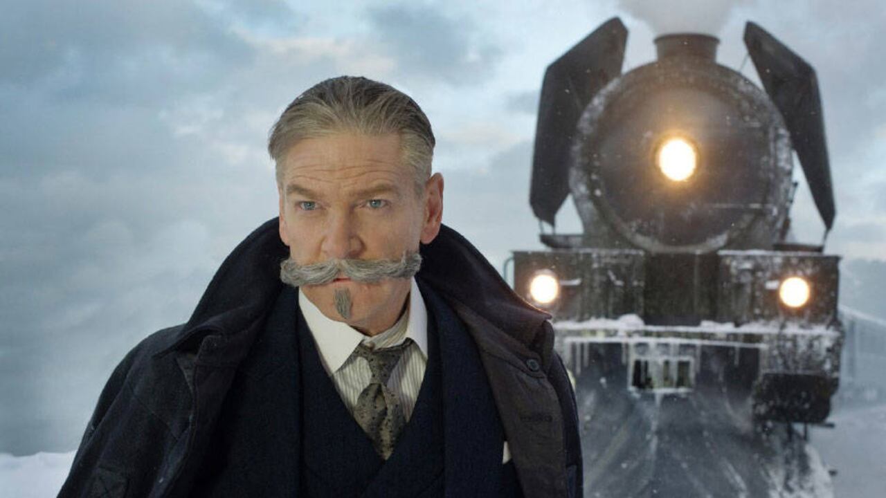 Además de dirigir y coproducir esta nueva versión del clásico de 1974, Kenneth Branagh también interpreta al detective Hércules Poirot.