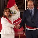Dina Boluarte posesiona al nuevo ministro de Turismo, Luis Fernando Elguero González