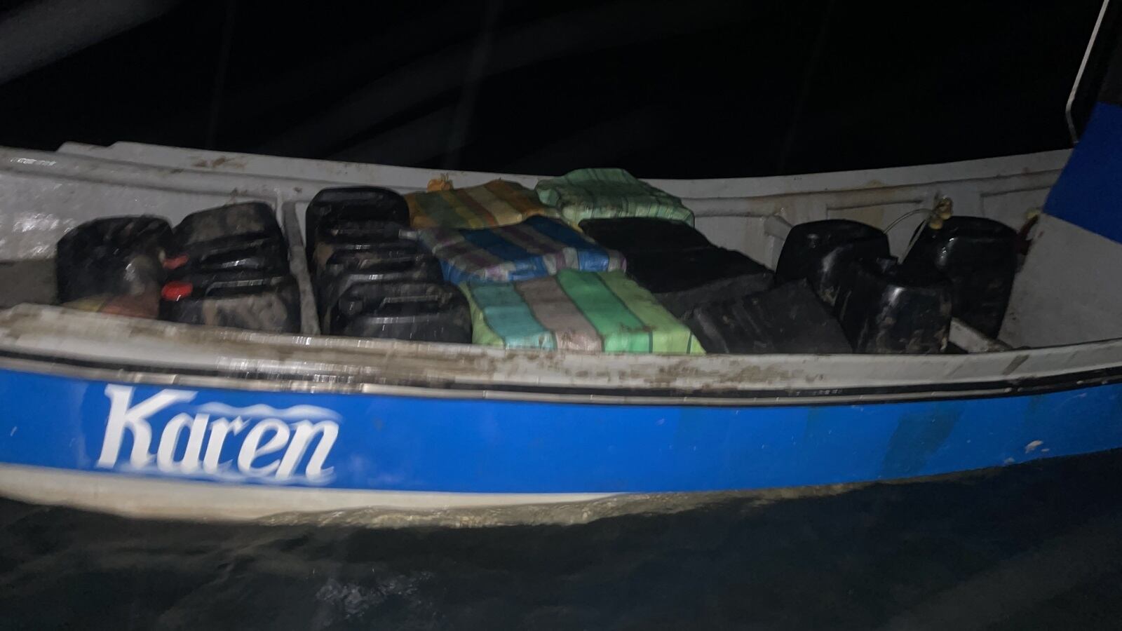 La embarcación fue abandonada en el área de Punta Soldado.