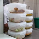 Alimentos empacados de manera individual, para que sean consumidos por los usuarios fuera del lugar.