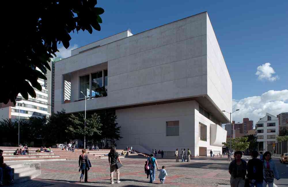 Edificio Vicerrectoría de Posgrados de la Universidad Jorge Tadeo Lozano de Bogotá, una obra emblemática de Daniel Bermúdez, construida en 1997. Crédito foto: Enrique Guzmán G.