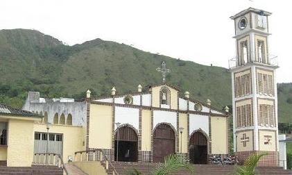 Iglesia en la plaza de Acevedo, Huila
