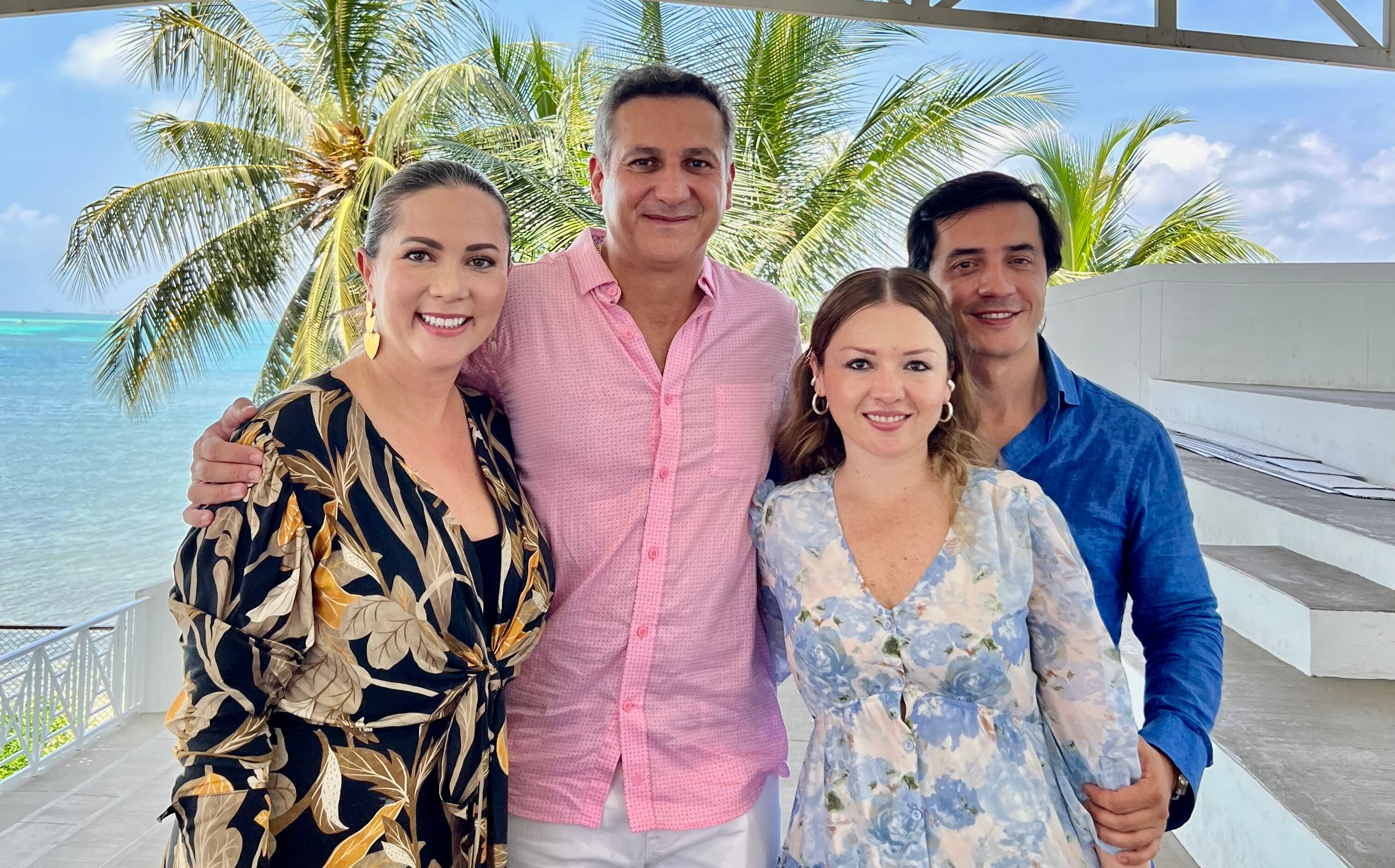 De izquierda a derecha: Claudia Ríos,
gerente Comercial Medicamentos
y Cadena de Droguerías; Jorge
Jaller, vicepresidente Retail en
Grupo Éxito; Elisa Maya, gerente
Mercadeo Medicamentos y Cadena de
Droguerías y Ricardo Fierro, subdirector
Medicamentos y Cadena de Droguerías.