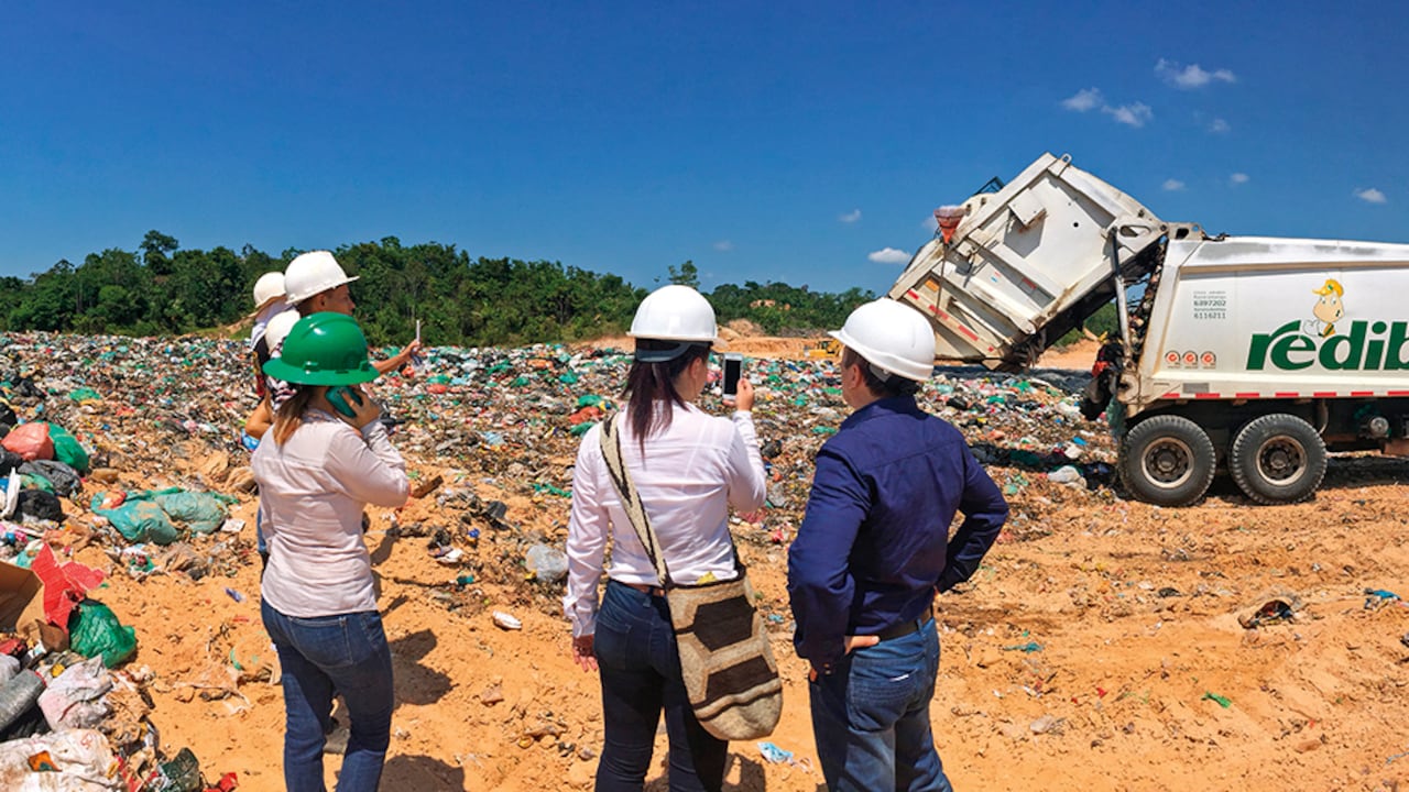 El relleno de Patio Bonito recibe mensualmente 5.400 toneladas de residuos sólidos y lixiviados que, según las denuncias, van a parar a las cuencas hídricas.