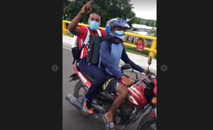 El golero uruguayo compartió en sus historias como tuvieron que arreglárselas para llegar al aeropuerto Ernesto Cortissoz ante el paro.