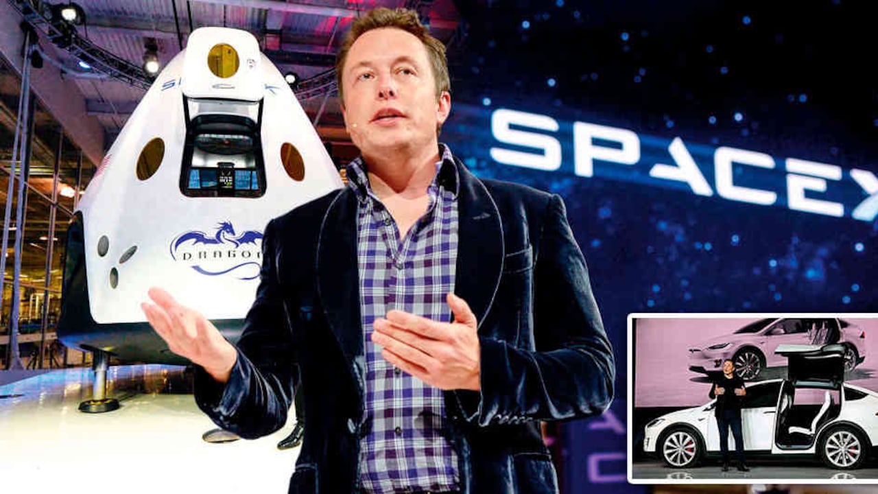 Como físico, Elon Musk supervisa el diseño y desarrollo de los cohetes de su compañía. Espera llegar a la Luna en 2024 y a Marte en 2030. Abajo, uno de los autos eléctricos Tesla que produce.