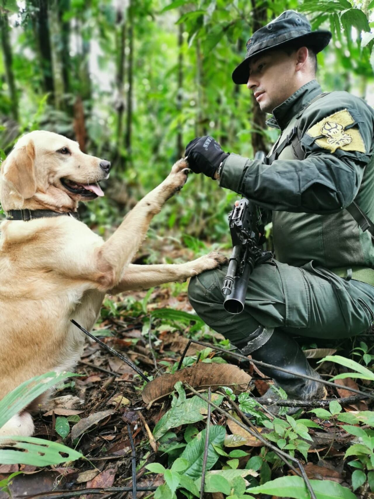 Patrullero Andrés Osorio y Cami, policías antinarcóticos
