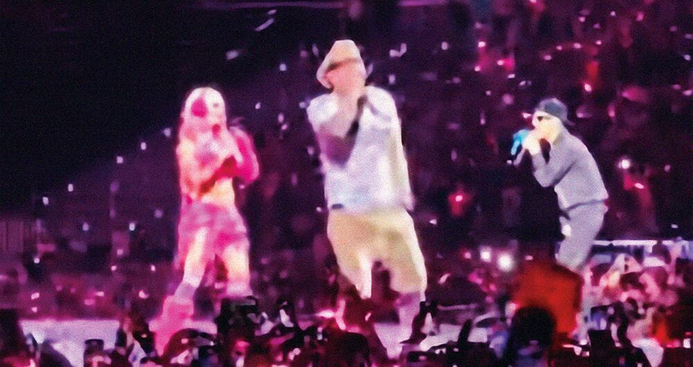 En sus concierto Karol G tuvo invitados. 