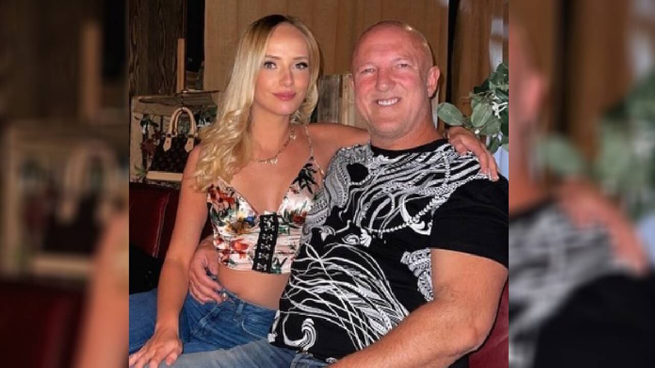 La pareja vive en un castillo restaurado en el suburbio de Jesmond, Newcastle.