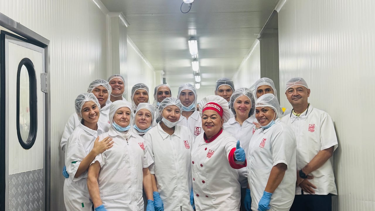 Ese es el sello con el que Asados Doña Rosa llega a sus 40 años: servir con amor, sabor y tradición.