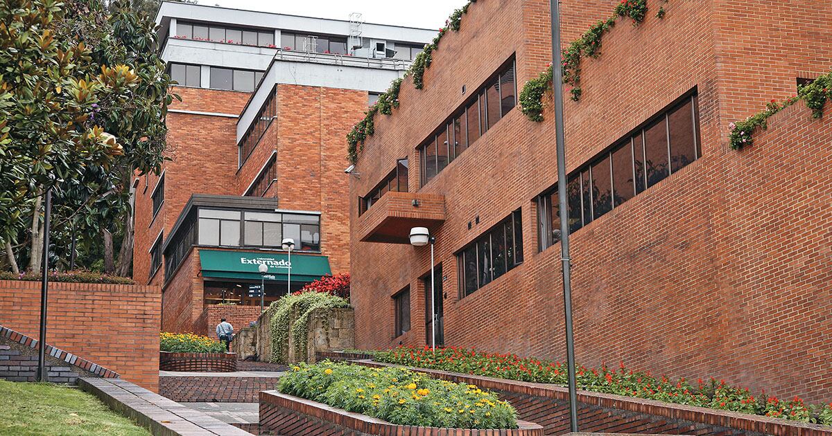 El rector de la Universidad Externado de Colombia aseguró que muchos jóvenes enfrentas retos económicos enormes.