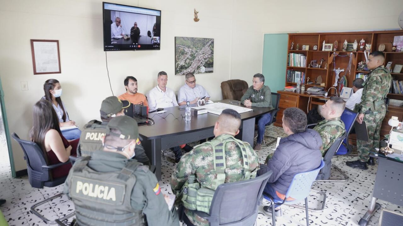 Reunión de seguridad con el Gobernador de Antioquia, ofrece $250 millones de recompensa ofrece la Gobernación por esclarecer atentado terrorista en Frontino