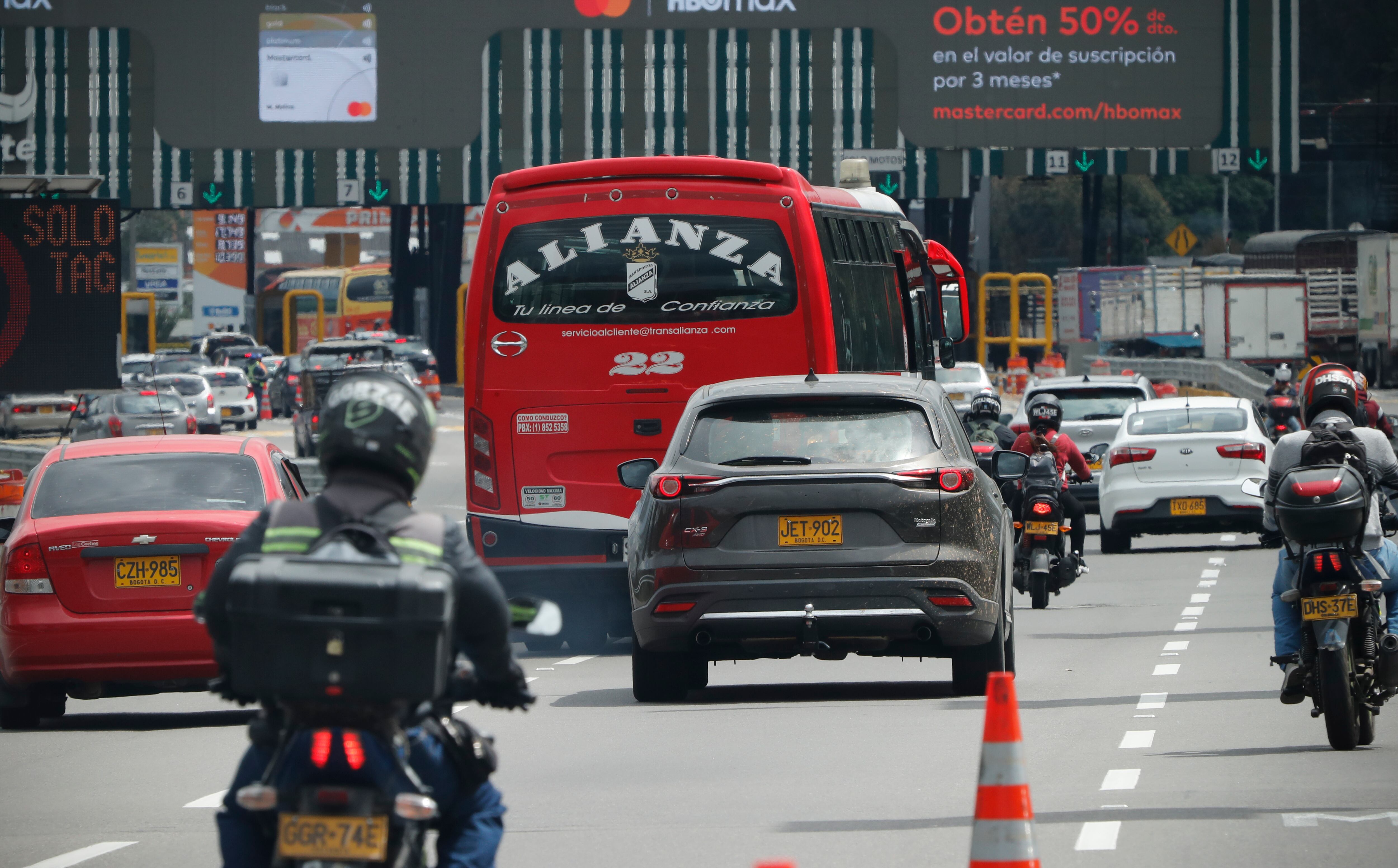 Plan éxodo de Semana Santa  tránsito y transporte Policía Nacional de carreteras
peaje salida de Bogotá
Bogotá abril 12 del 2022
Foto Guillermo Torres Reina / Semana