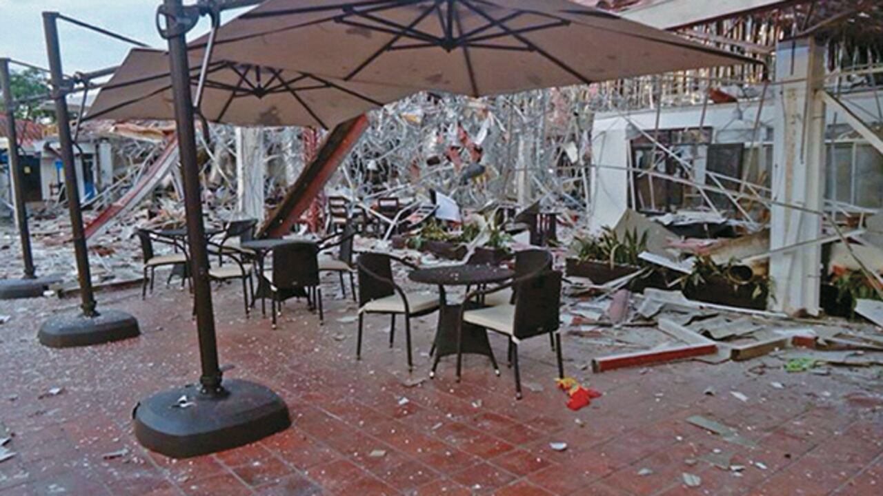 Así quedaron las instalaciones del campo petrolero de Caño Limón después del atentado del ELN, el pasado domingo 29 de junio, que dejó 13 civiles heridos. Mientras habla de paz, esta guerrilla conmemora 50 años de existencia con acciones de un corte cada vez más terrorista.