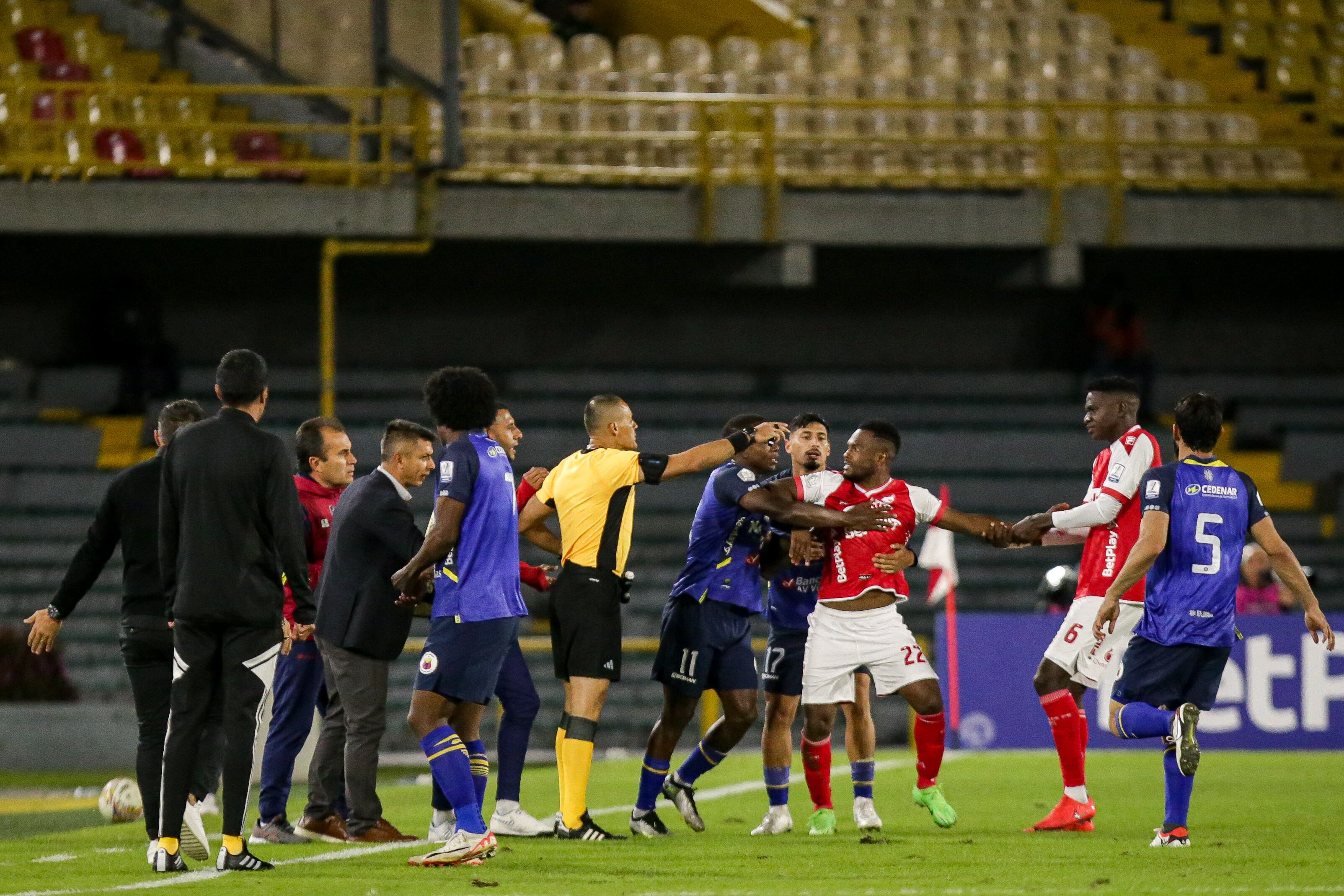 Bogotá. Julio 17 de 2024. Independiente Santa Fe enfrenta a Deportivo Pasto, por la fecha 01 de la Liga BetPlay II 2024, en el estadio Nemesio Camacho El Campín. (Colprensa - Mariano Vimos)