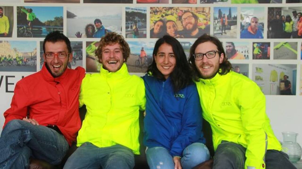 El equipo Mova tiene la meta de alcanzar en 2017 las 3.000 chaquetas fabricadas.