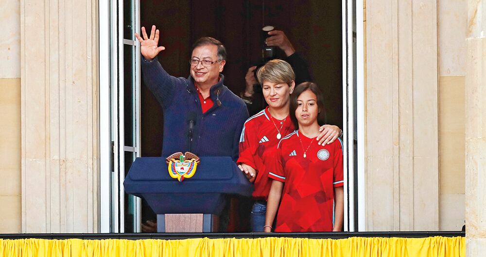 Durante estos 200 días que lleva en la Casa de Nariño, el presidente Gustavo Petro ha durado un total de 90 horas y 51 minutos en medio de discursos, lo que indicaría que el mandatario da, en promedio, 27 minutos de discurso al día.