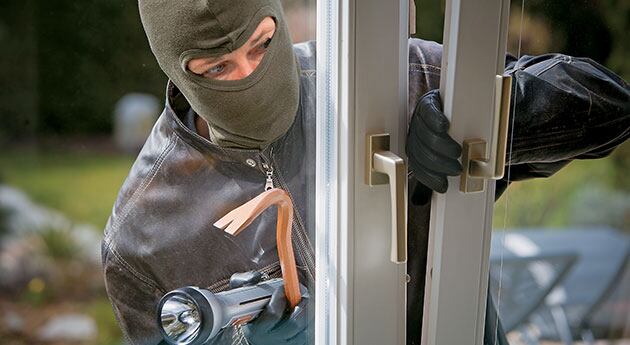 Entre las recomendaciones básicas que se deben seguir para no ser víctima está ponerle candado a todas las puertas, así como asegurar el vehículo y usar la clave de la caja fuerte.