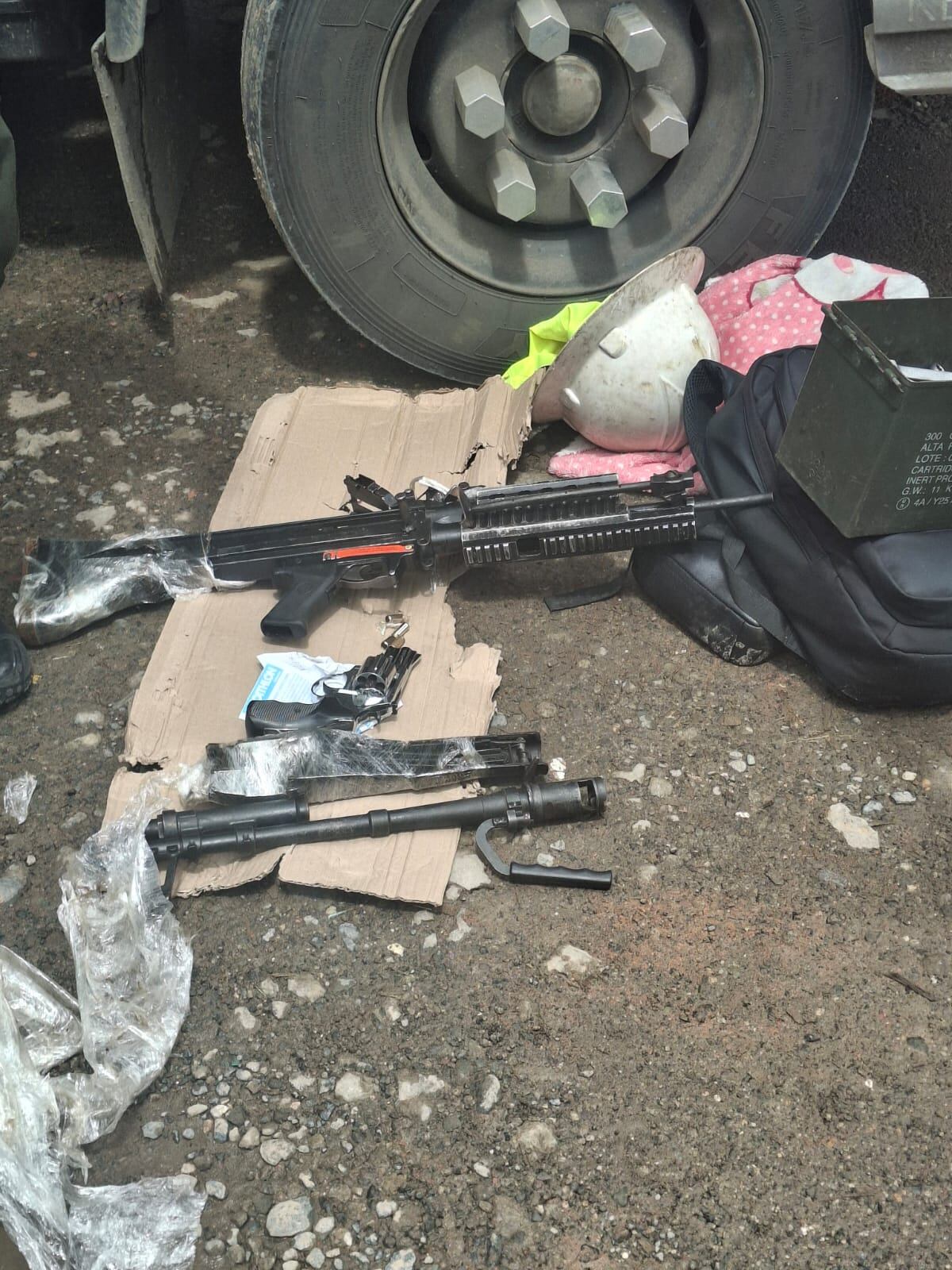 Armamento escondido en la caleta de un camión, según la Policía.
