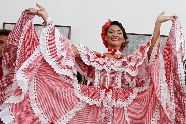 Yanina Margarita Reales Fontalvo, fue elegida como soberana del Carnaval de la 44 el 21 de agosto de 2015.