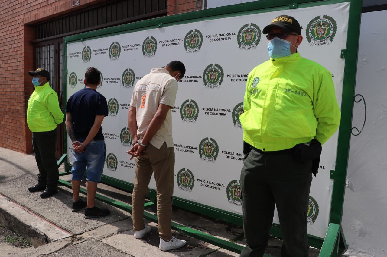 Las personas fueron capturadas en Riohacha, La Guajira, y Medellín, Antioquia.