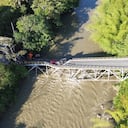 Puente El Alambrado, entre el Valle y Quindío, se desplomó este miércoles.