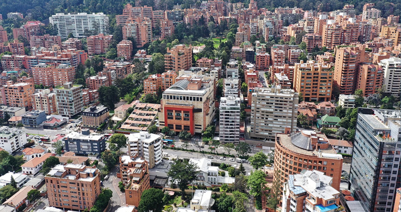 Las tres menores y el adulto fueron tratados en la Fundación Santa Fe, donde todavía permanecen dos de los intoxicados. Hasta ahora no se tiene claridad sobre la sustancia que provocó la intoxicación y posterior fallecimiento de las dos niñas.