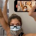 Marisa Fotieo, la mujer que se hizo una prueba rápida en un avión, salió positivo y tuvo que aislarse en el baño.