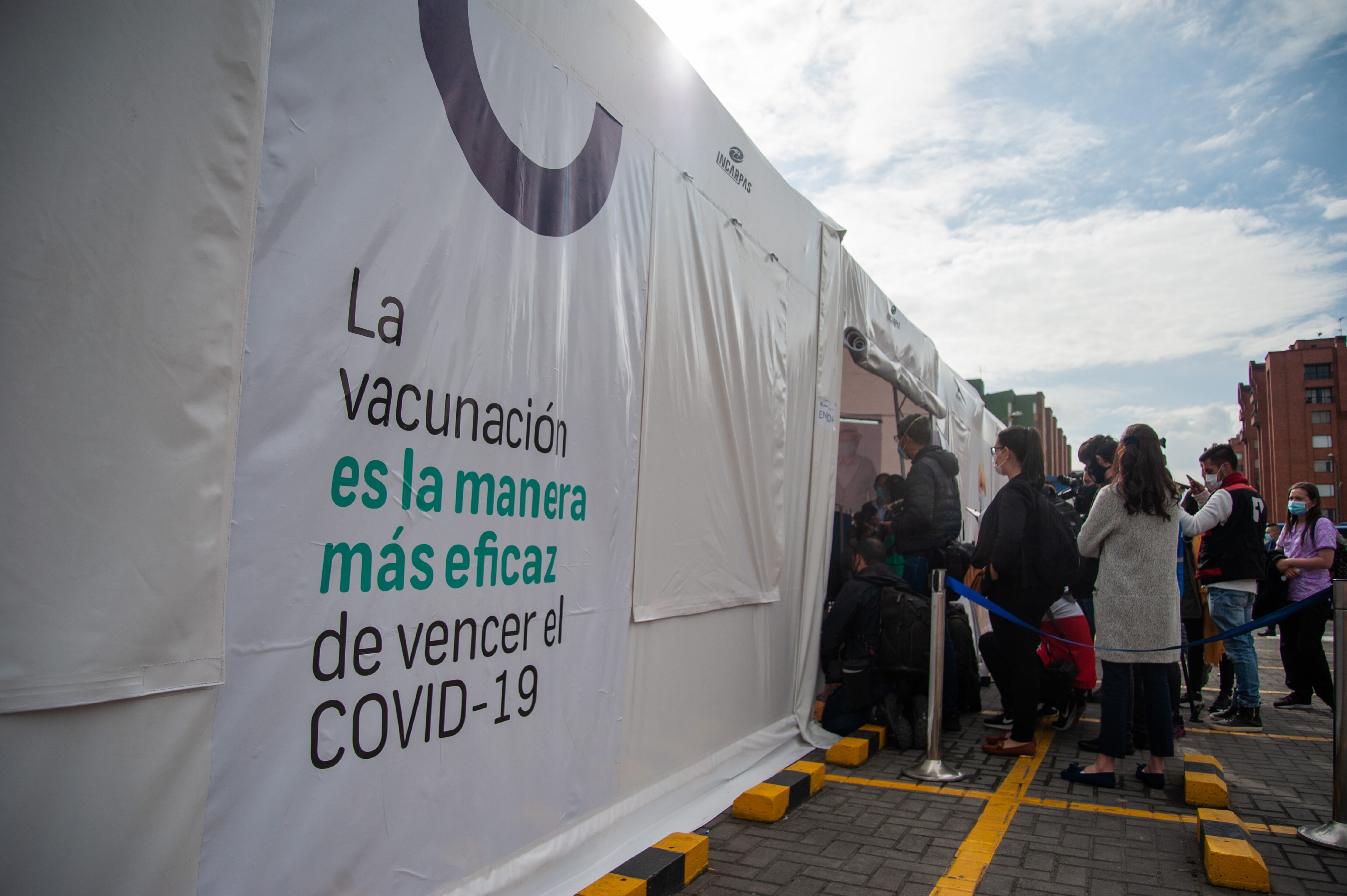 Vacunación en Bogotá. (Photo by: Chepa Beltran/VW Pics/Universal Images Group via Getty Images)