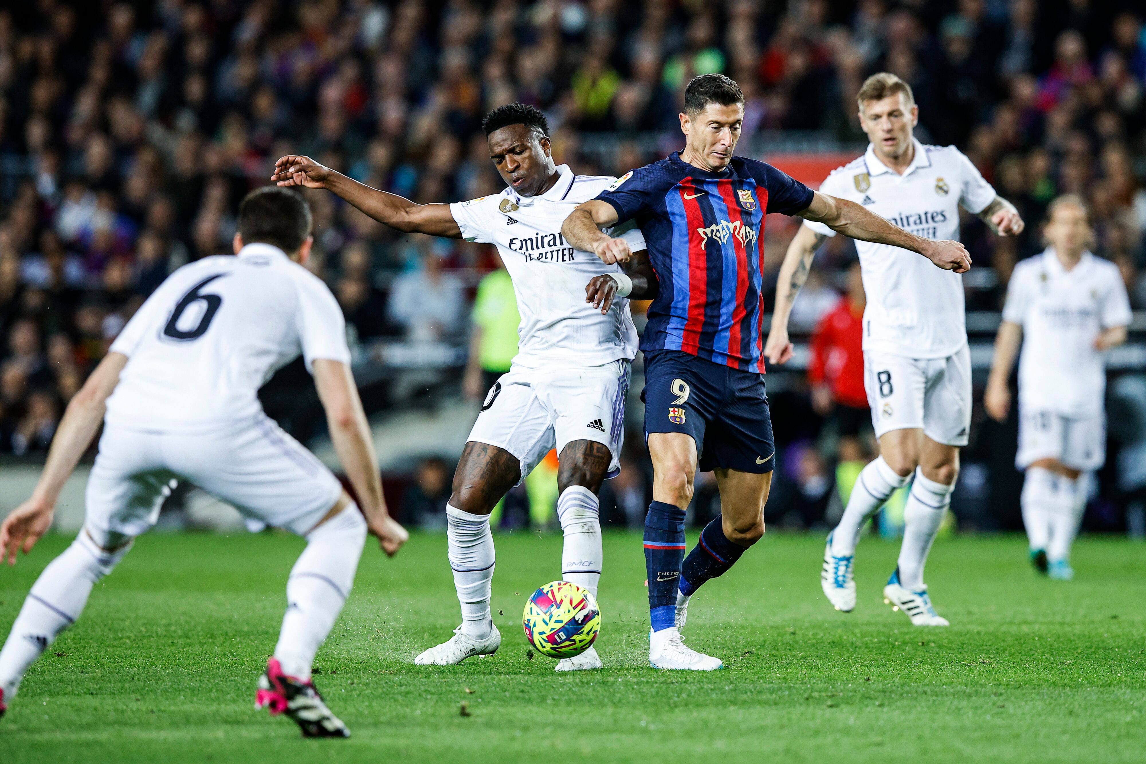 Barcelona será local en el primer partido.