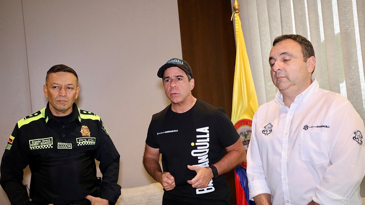 Alejandro Char, alcalde de Barranquilla, en reunión la Policía.
