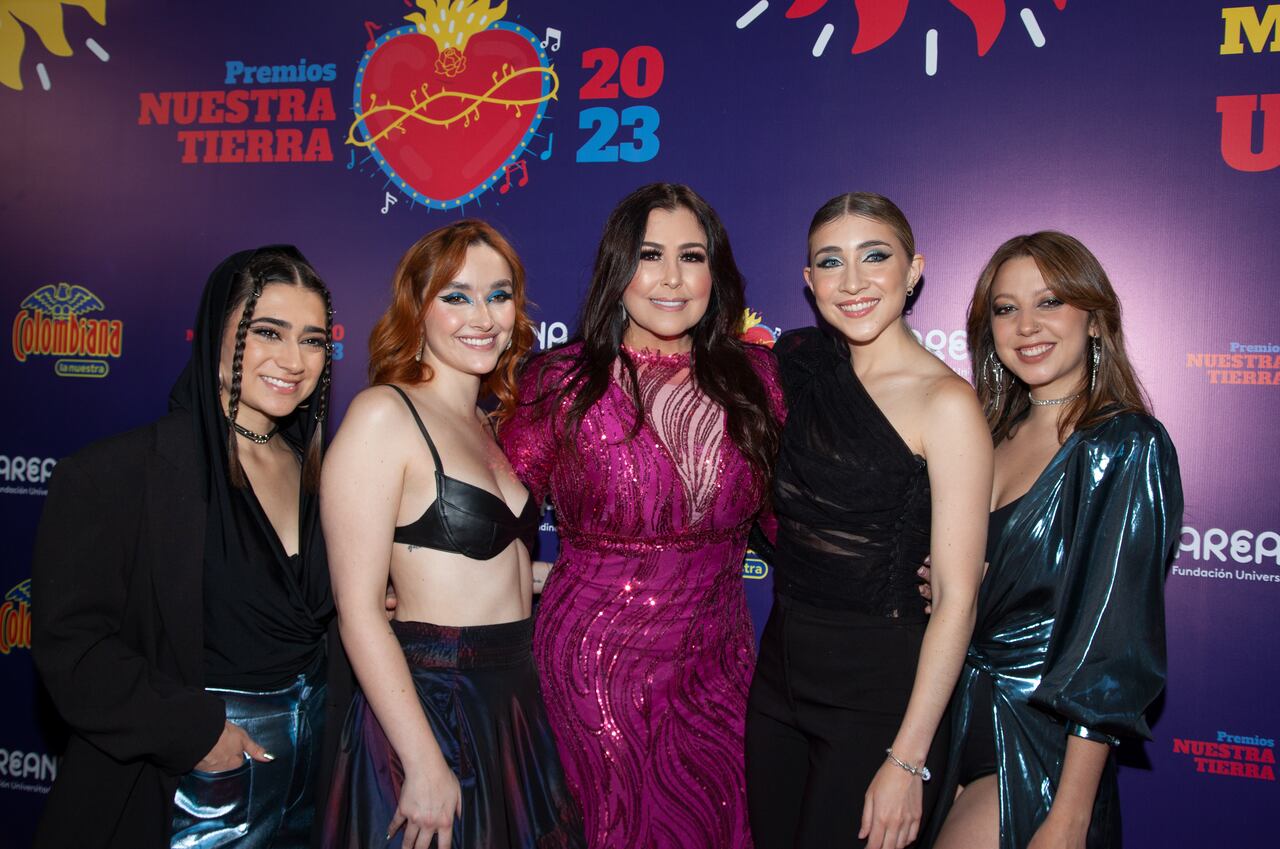 Makis De Angulo, Camila Esguerra, Arelys Henao, Olga Lucía Vives y Natalia Afanador en los Premios Nuestra Tierra 2023