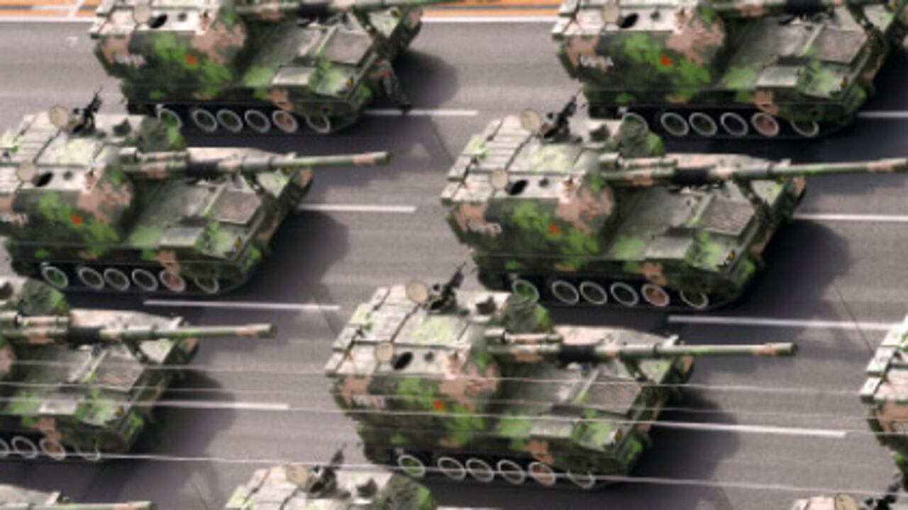 La imagen de tanques recorriendo las calles de Beijing generó pánico en las redes sociales cuando se anunció que simpatizantes de Bo Xilai habían realizado un golpe de Estado. Sin embargo, fue tomada durante la celebración del día nacional en 2009. que iba a ser publicada