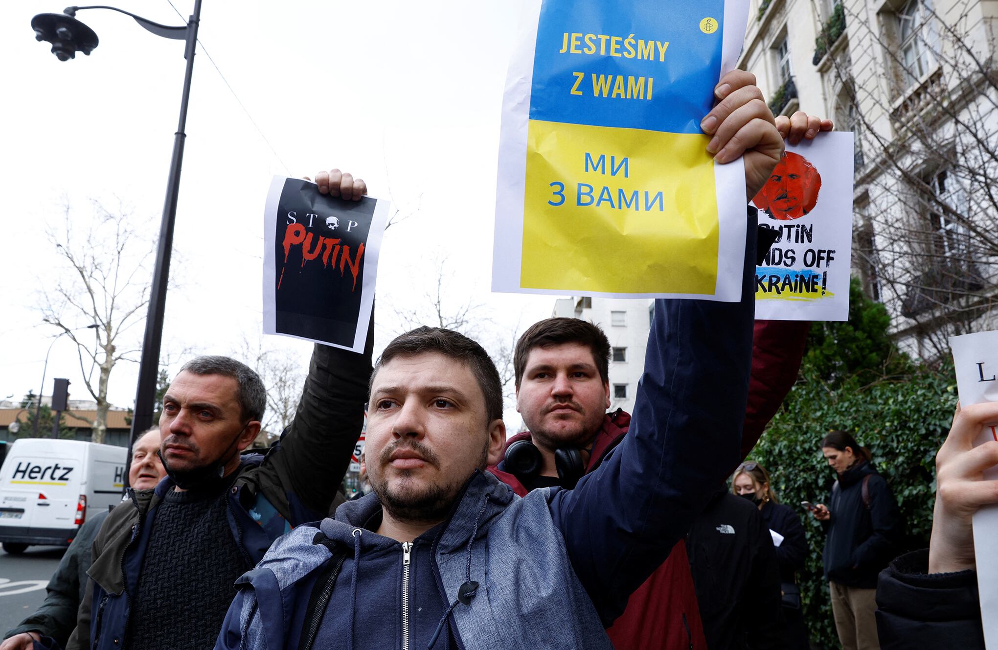 El mundo protesta contra la invasión rusa de Ucrania.