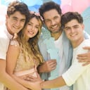 Cristina Hurtado y José Narváez junto a sus dos hijos, Daniel y Juan José
