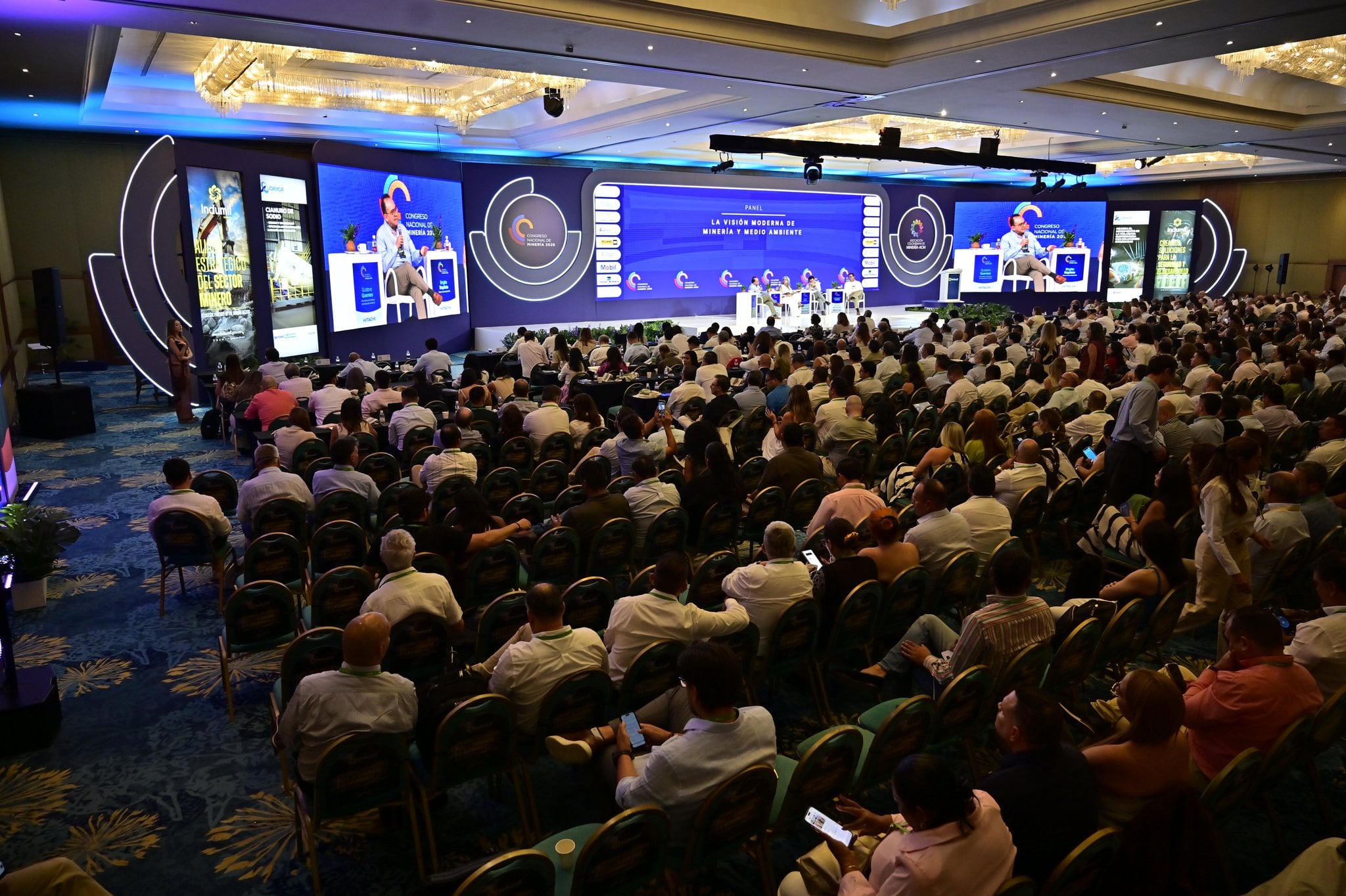 Multitudinaria participación en el Congreso Nacional de Minería que reúne a empresarios del sector en Cartagena.