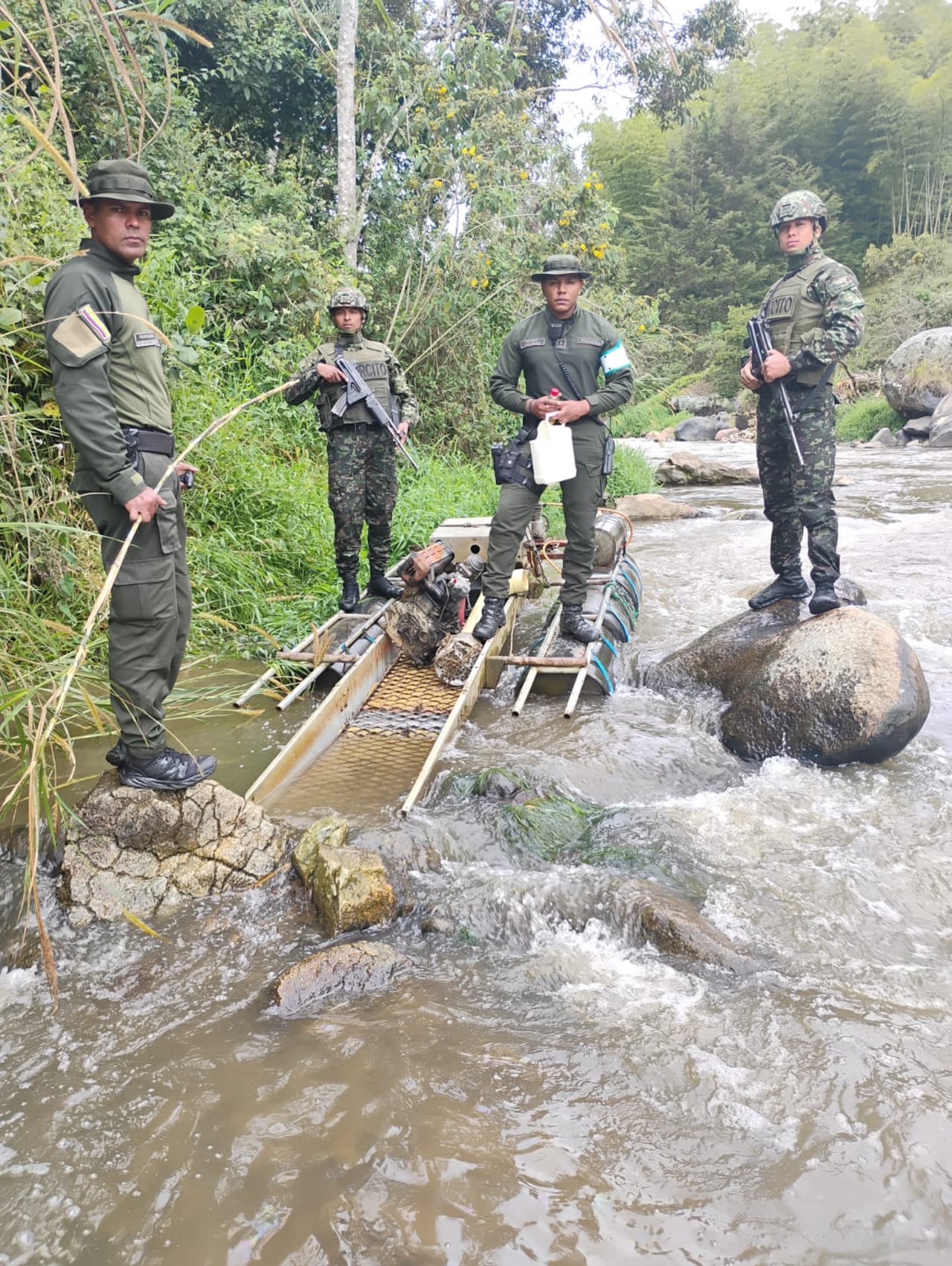 Destrucción de elementos para minería ilegal