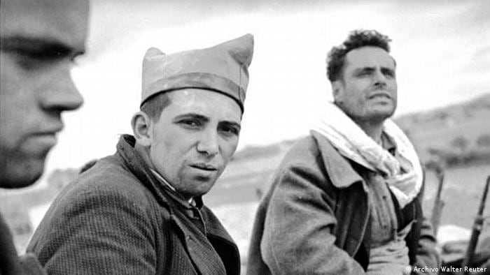 Defensores de Madrid
Un grupo de milicianos en la tensa espera del ataque franquista a Madrid. Trincheras del barrio de Usera, noviembre de 1936. Foto Walter Reuter. Centro Documental de la Memoria Histórica. Ministerio de Cultura.