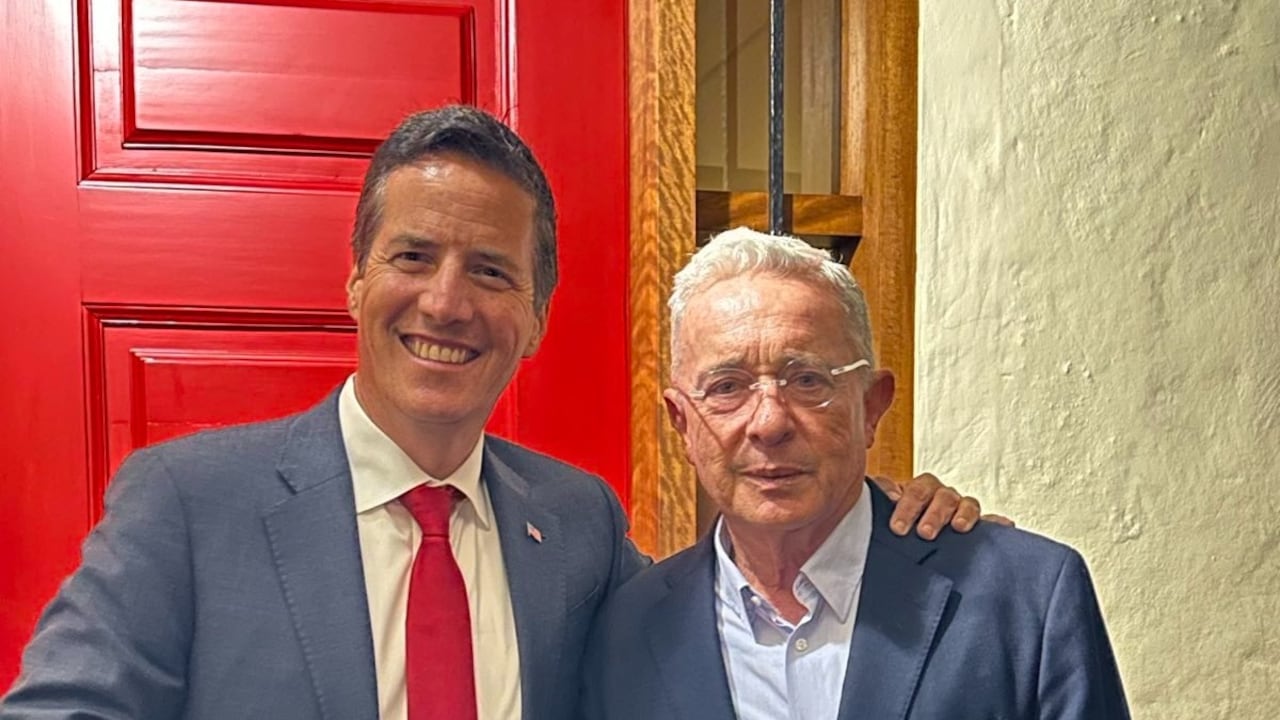 Senador republicano, Bernie Moreno junto al expresidente Álvaro Uribe Vélez.