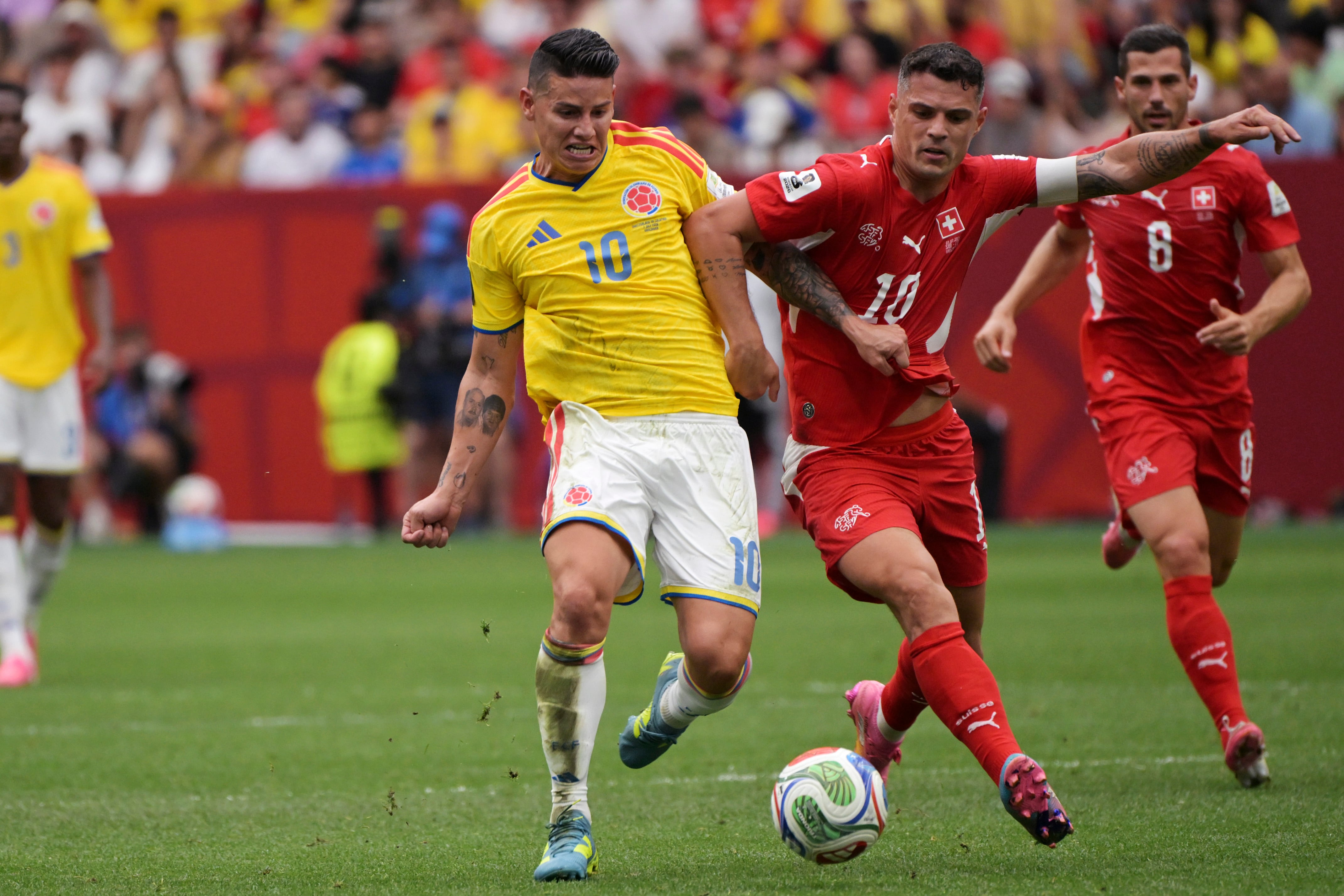 James Rodríguez con Granit Xhaka