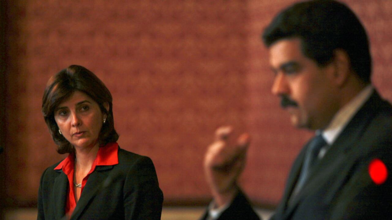 Presidente de Venezuela Nicolás Maduro y la canciller colombiana María ángela Holguín.