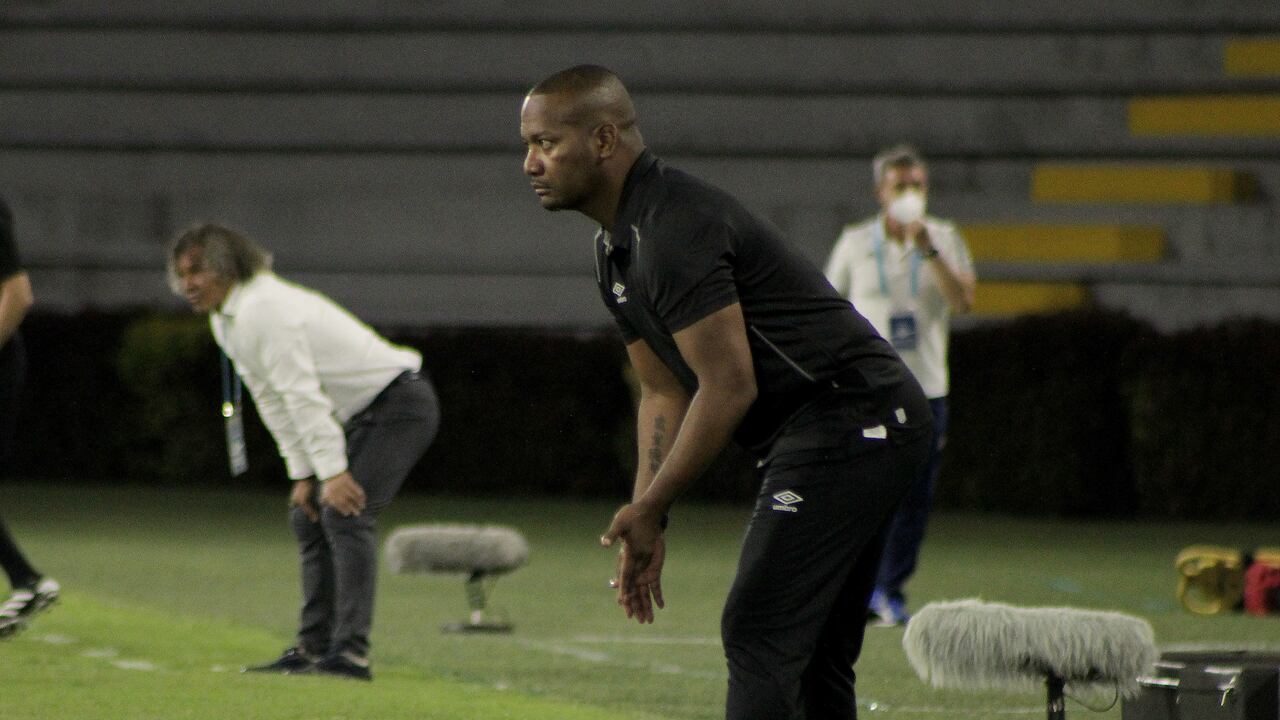 Jersson González, quien hoy dirige Llaneros, también fue DT interino de América de Cali.