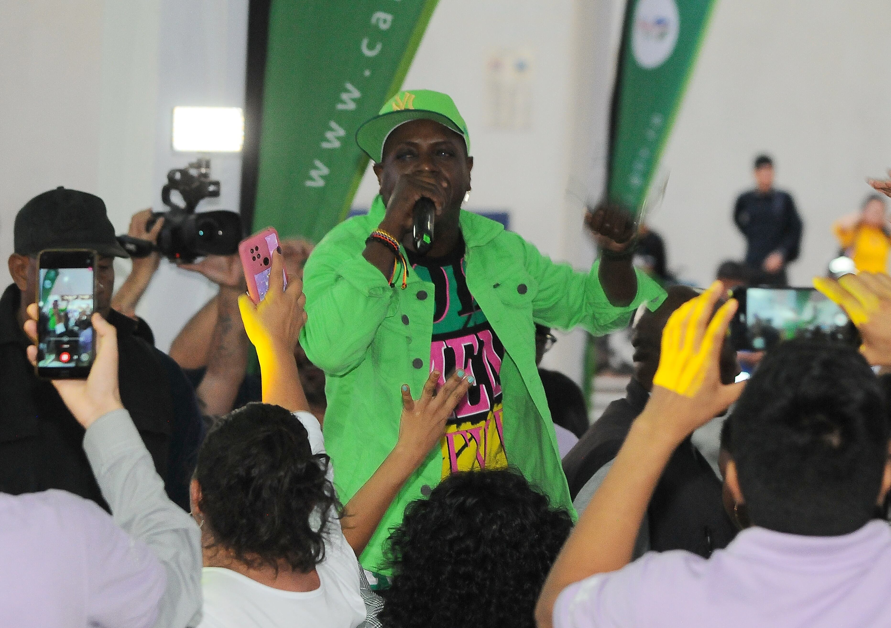 Santiago de Cali conmemora sus 487 años y estudiantes caleños participaron de actividades realizadas en la celebración en la plazoleta del CAM con el artista Tirso Duarte.   Foto: José L Guzmán/El País/Julio 25-23.