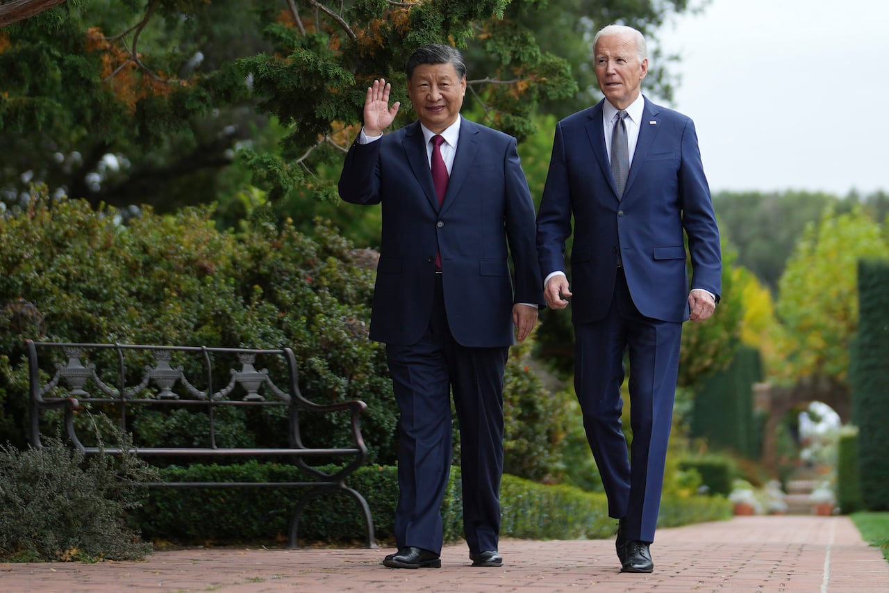 Biden, señaló el funcionario, dijo que Estados Unidos está comprometido a seguir ayudando a Taiwán a defenderse y mantener la disuasión frente a un posible ataque chino, y también pidió a Beijing que evite inmiscuirse en las elecciones de la isla del año próximo. El funcionario describió la parte de las conversaciones sobre Taiwán como “lúcida” y “no acalorada”.