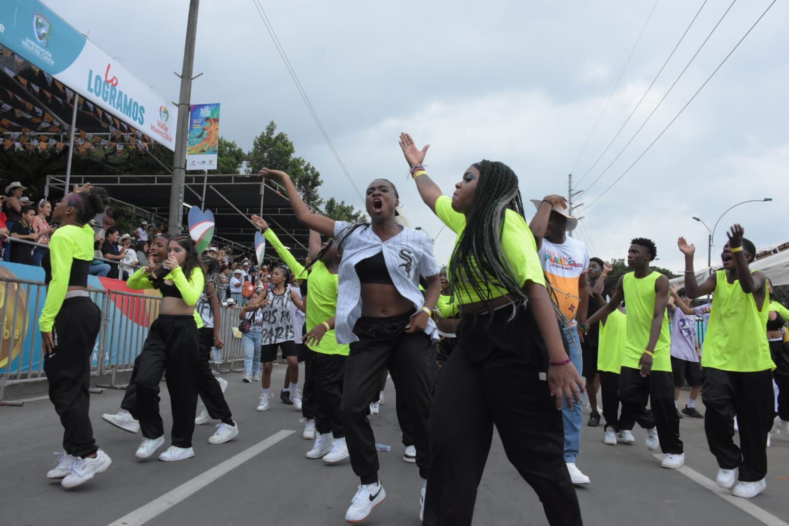 Feria de Cali 2023 desfile La Fiesta de Mi Pueblo. Este desfile reúne la tradiciones, fiestas y bales de cada municipio del Valle del Cauca.