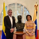 Fulvia Benavides cónsul de Colombia en Caracas y Armando Benedetti embajador de Colombia en Venezuela. Foto: Twitter @AABenedetti