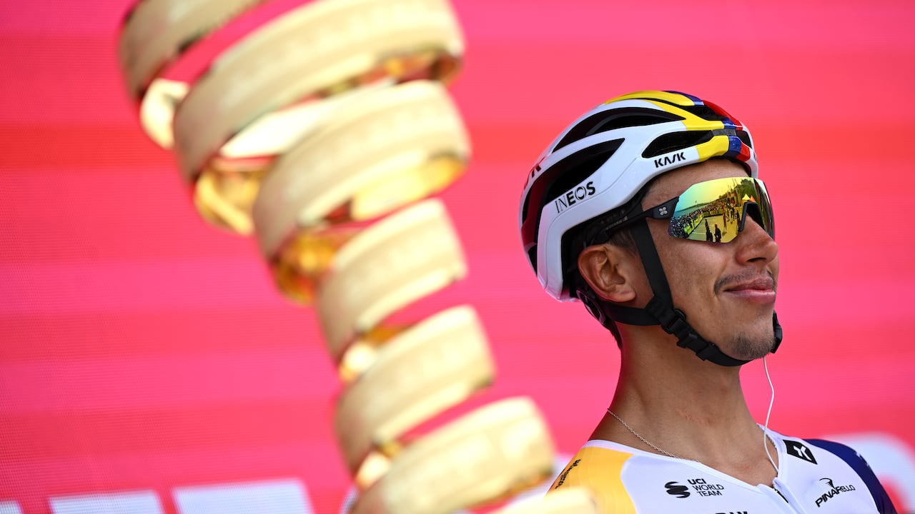 Egan Bernal tomó la partida en Nesebar con la camiseta tricolor.